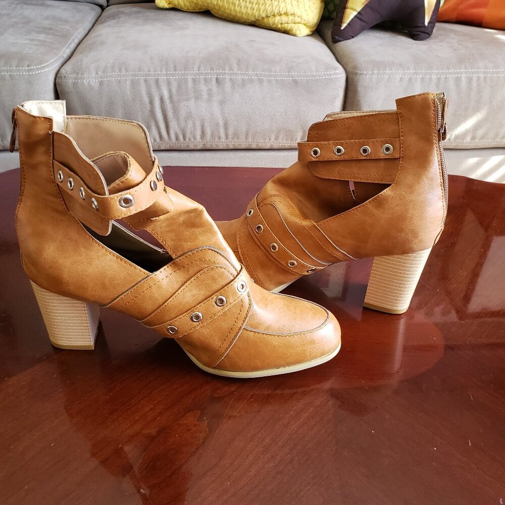 GORGEOUS AND BRAND NEW, NEVER BEEN WORN Light Beige Bootie with heel